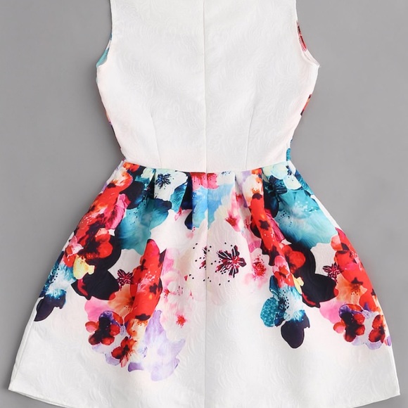 Adorable Floral Dress - Picture 4 of 5